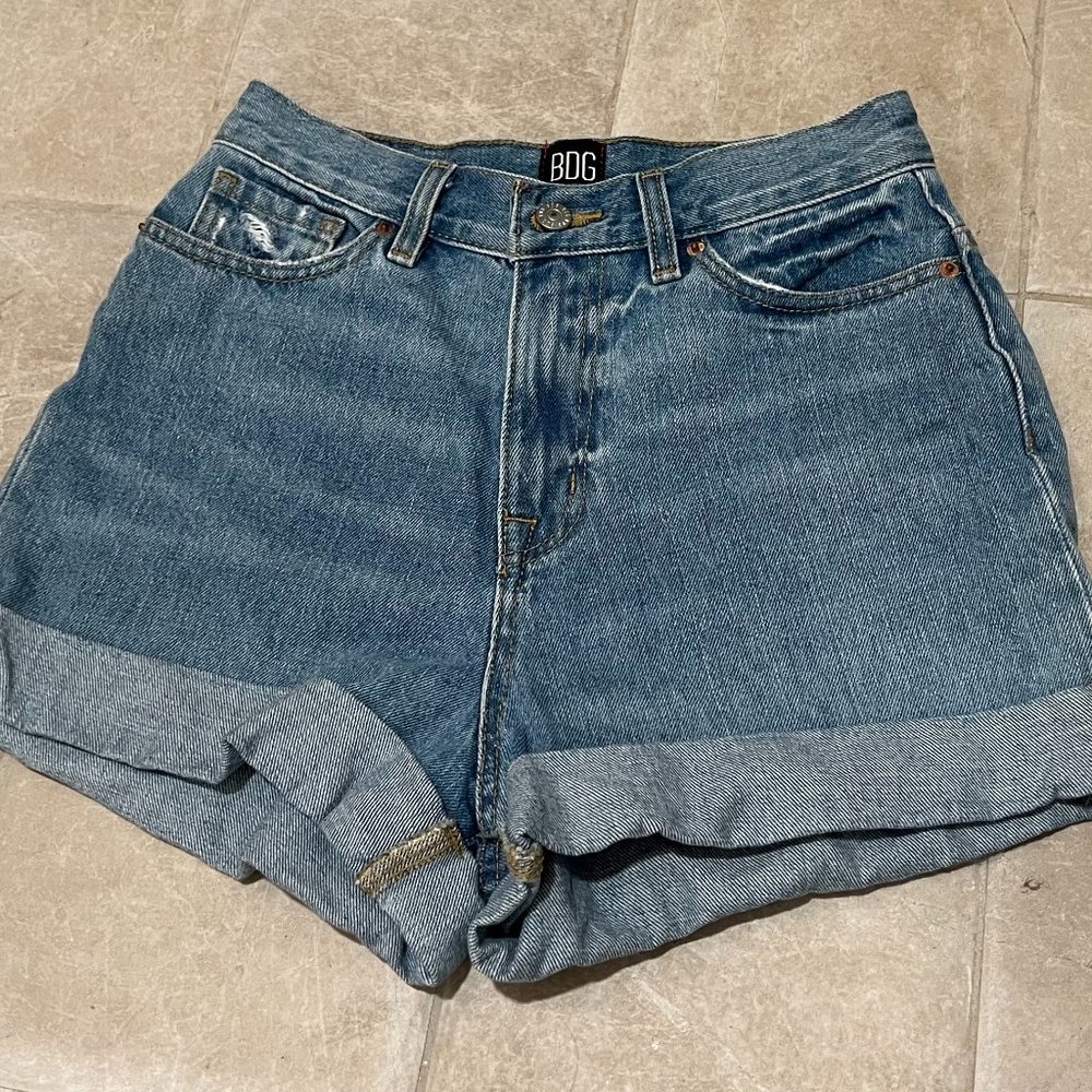 BDG Mom High Rise Shorts | Urban Outfitters | Size: 26